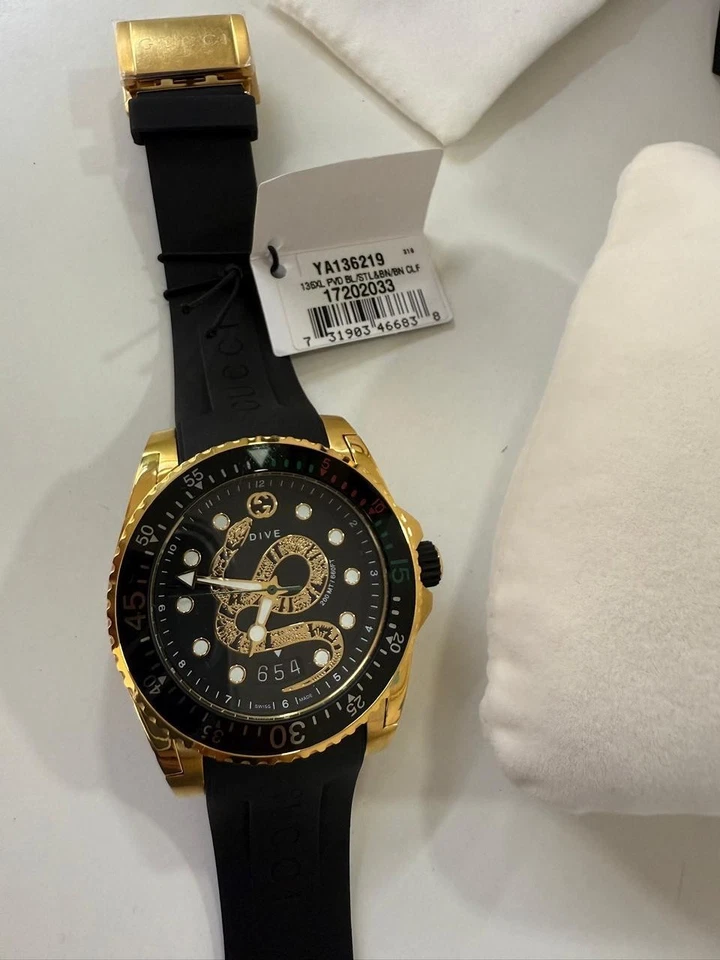 Reloj GUCCI Dive YA136219 45 mm esfera dorada rey serpiente correa de goma para hombre TOTALMENTE NUEVO Foto 2 de 4