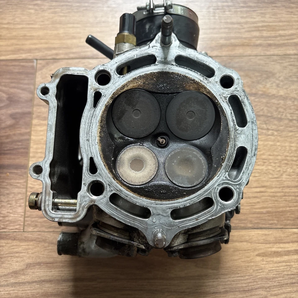 Husqvarna SMR 510 2010 OEM culata viene con válvulas y elevadores Foto 3 de 4