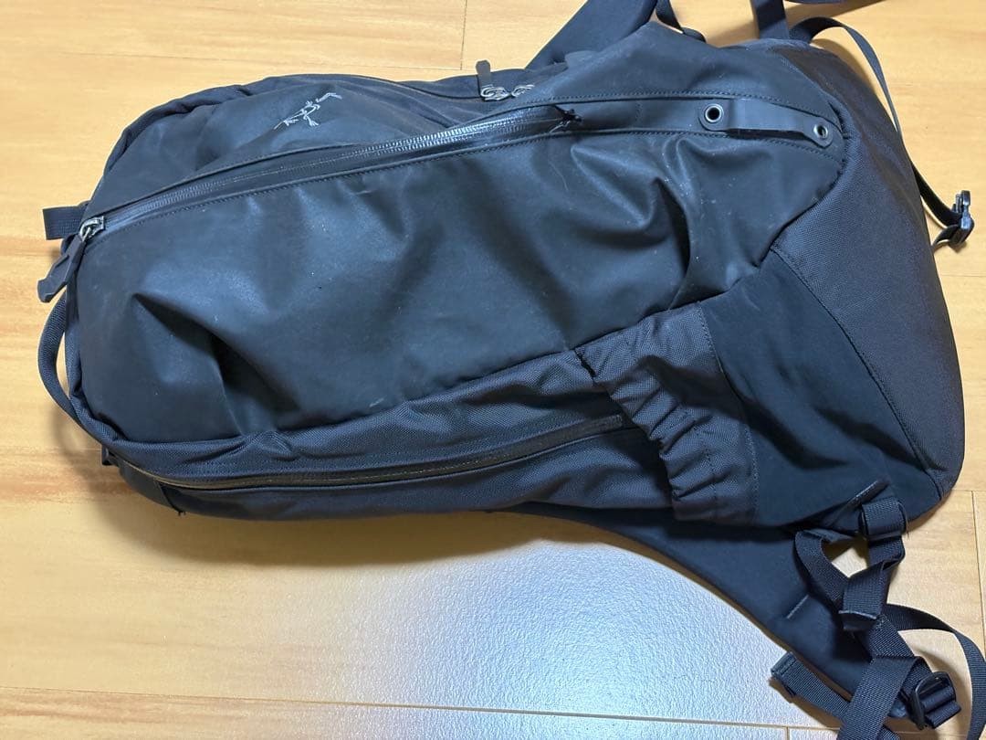 Arc'teryx Arro 22 Backpack Black Stealth NWT Zip Logo JAPAN thumbnail 3