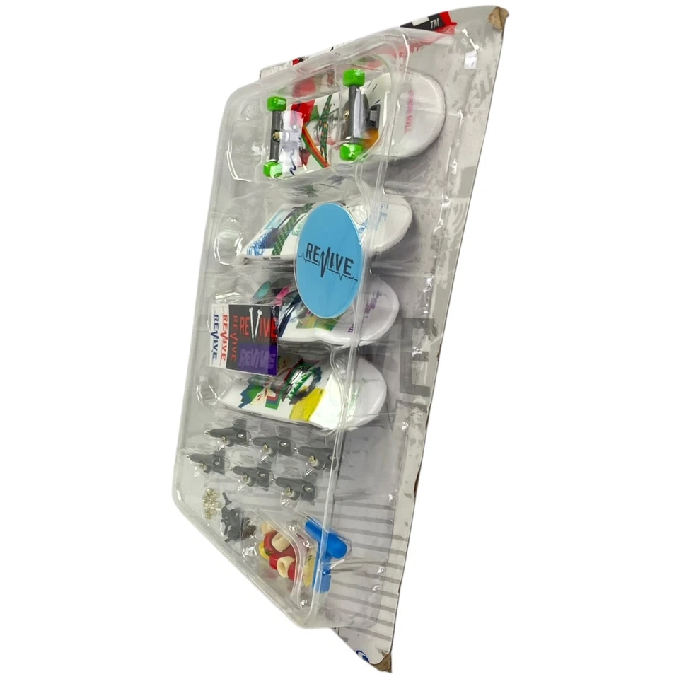 Tech Deck Revive Skateboard Finger Board Superman Set of 4 Sealed Cut Card Foto 2 de 4