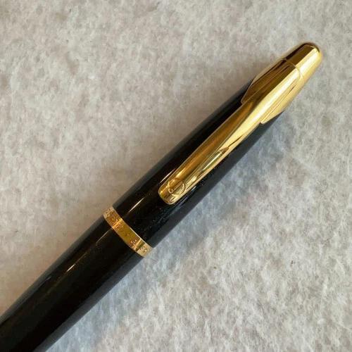 Pluma Estilográfica Dunhill Tipo Tapa Plumín 18K, Tamaño Mediano [EX] NEGRA Limitada De JAPÓN Foto 2 de 4