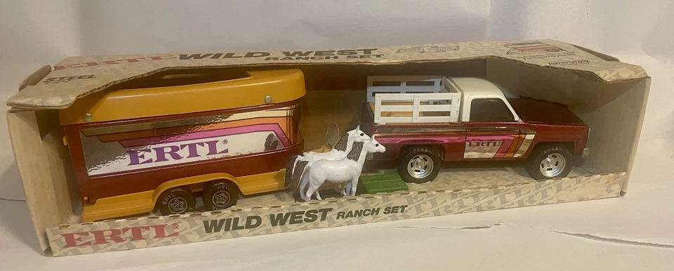 VINTAGE ERTL CHEVROLET WILD WEST RANCH SET W/2Horses & 2 Hay Bales St.#364 (‘83) - Image 2 of 4