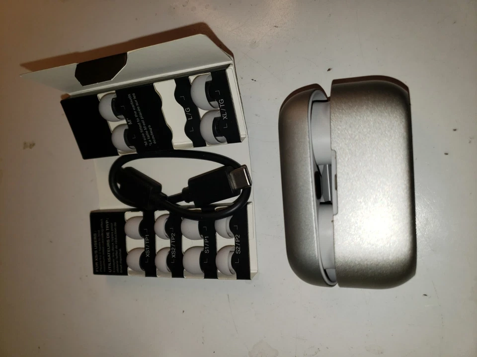 READ! Technics Completely Wireless Earphones EAH-AZ80 Silver (case issue) - Image 2 of 4