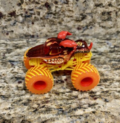 Spin Master Monster Jam Fire & Ice Mutt ROTTWEILER Truck New 1:64