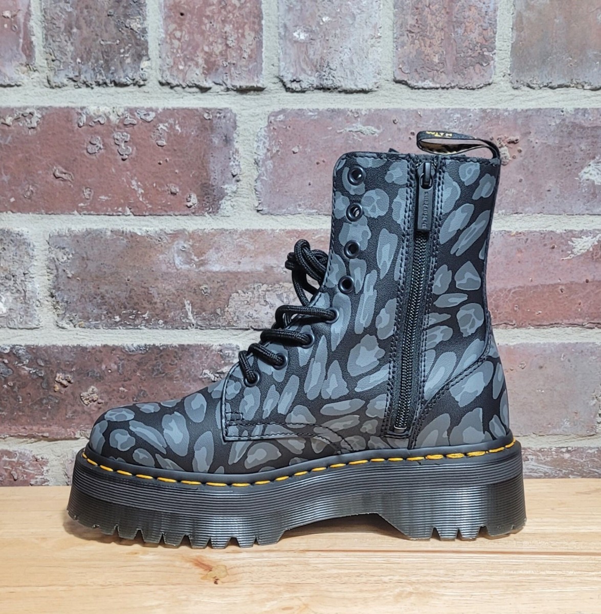 Dr.Martin JADON 【定価】¥36,300 日本限定／ 大人気商品の新モデル登場！ | NEWS & EVENTS | WITH