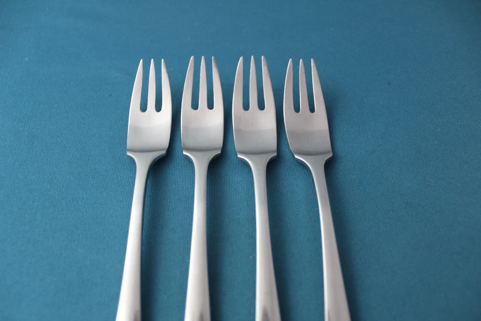 4 tenedores de ensalada Dansk VARIATION V satinado IHQ acero inoxidable Finlandia 6 5/8" Foto 3 de 4