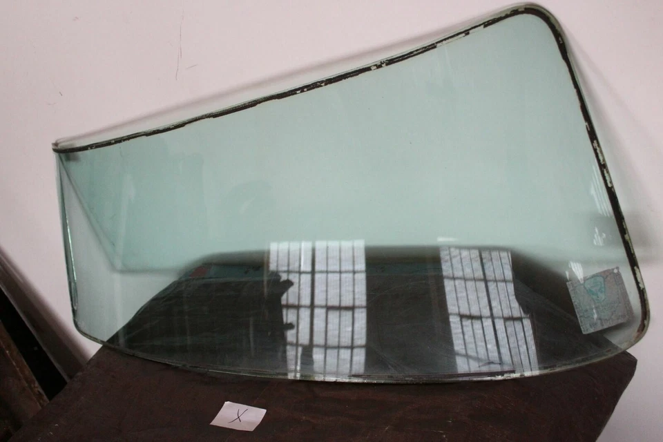 二手原始设备制造商有色前挡风玻璃 1954 年福特 2 门硬顶 (RW103) — 第 3/4 张图片