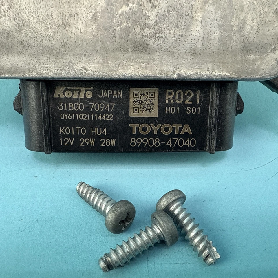 2017-2022 Toyota Prius Prime OEM Right Headlight Ballast Module 8990847040 - Image 4 of 4