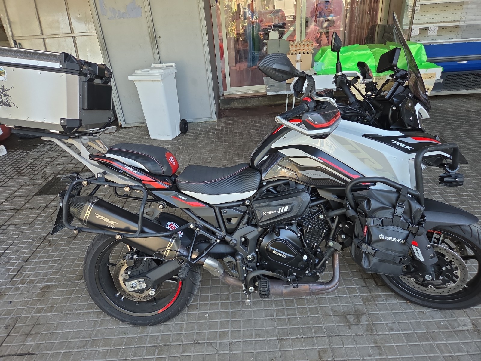 Benelli trk 702 stradale foto 3