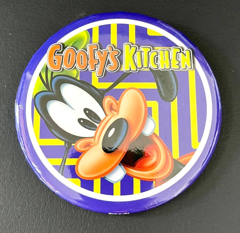 Disneyland Goofy's Kitchen Character Dining Soouvenir Pin Button Made in USA