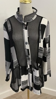 DAMEE Inc Sz. XL Black/White Color Block Mesh/Pucker Fabric High Neck Tunic Top