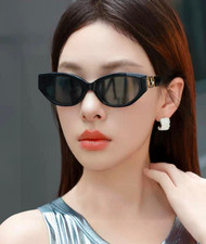 Louis Vuitton women's grey lens sunglasses 58056 Size 65-13-145