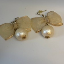 This offer is applicable to the purchase of 10 or more items ONLY. earring #6705