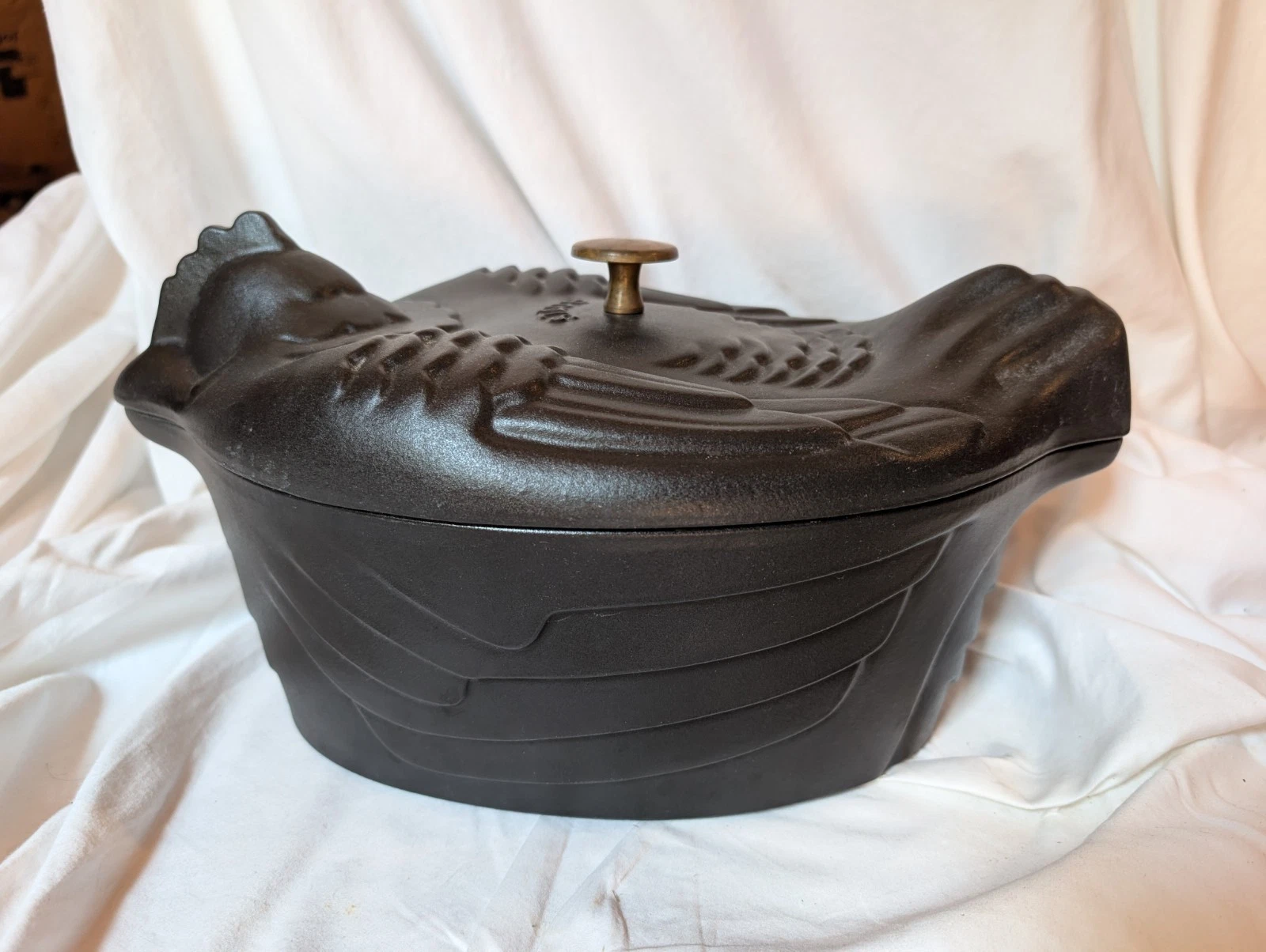 Staub Cast Iron Matte Black Hen Chicken 5 Quart Dutch Oven Preloved Condition