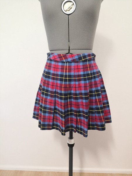 Factorie size 10 short check Pleated skirt, side zip