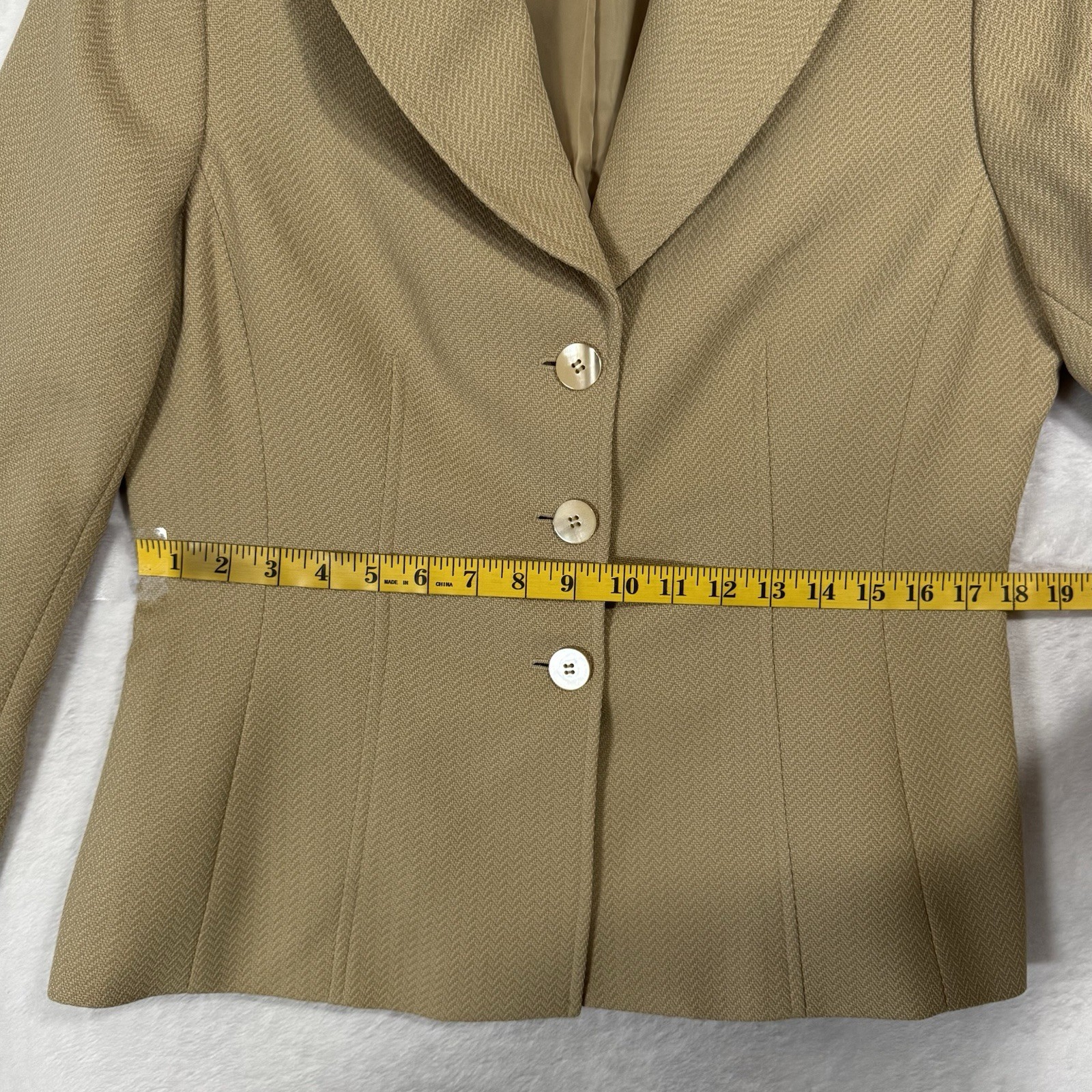 Le Suit 2 Pc Blazer Skirt Suit Set Size 12 P Khaki Tan Peak Lapel Tailored Retro