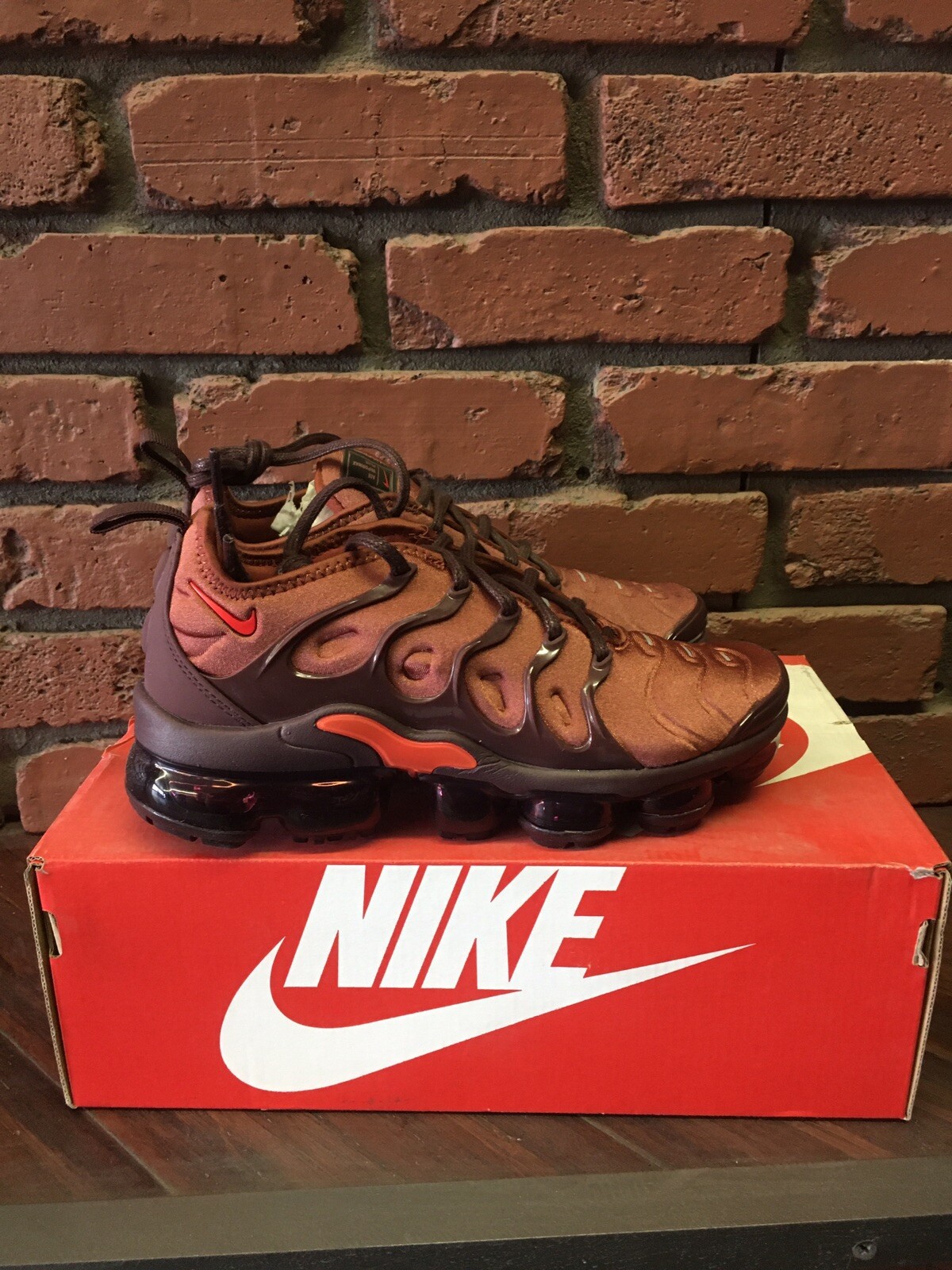 vapormax plus burnt orange