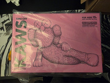Figurina in vinile KAWS TIME OFF rosa 2023 100% autentica compagna BFF SIGILLATA A MANO