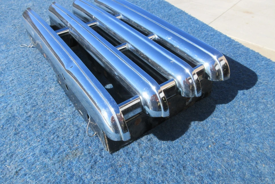 1946 Pontiac RIGHT GRILL EXTENSION Silver Streak Foto 2 de 4