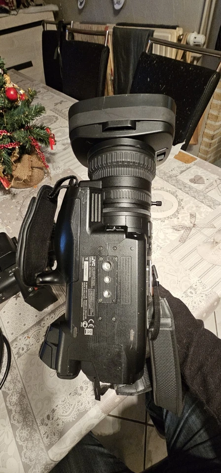 JVC GY HM600 - Photo 4/4