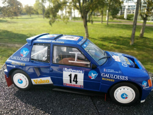 Modèle Réduit Peugeot 205 Rouge 1/18 De 1984 - MCG, Métal, Neuf En Boîte