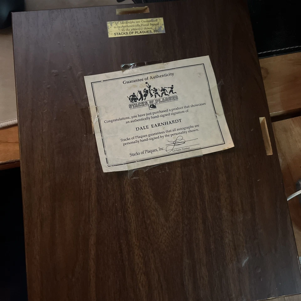 Placa firmada por Dale Earnhardt Foto 3 de 3