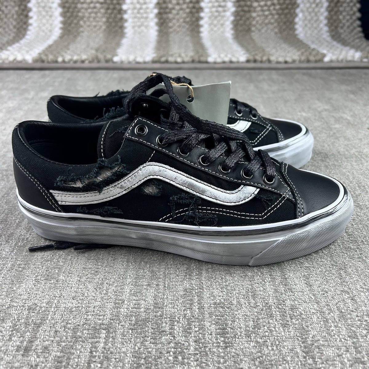 靴 OTW by Vans Old Skool 36 Vibram OTW by Vans Old Skool 36 Vibram Silver Grey VN000D2GSLV Men US 8.5
