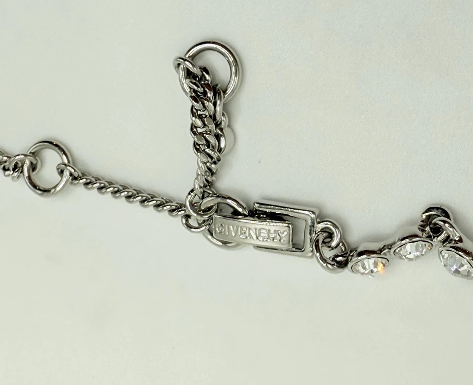 Collar firmado Givenchy cristal transparente tono plata 16" con extensor de 3" Foto 2 de 4