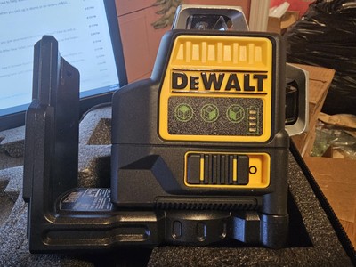 DEWALT DW089LR 12V MAX Compatible 3 x 360 Degrees Red Line Laser USED *No Bat*