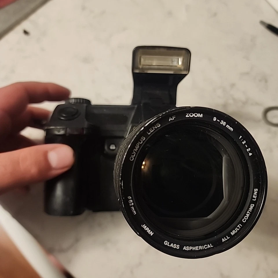 Olympus Camedia E-10 4.0 MP Digital Camera  Lens 9-36mm NO Battery/ C-SEE DESC - Image 3 of 4