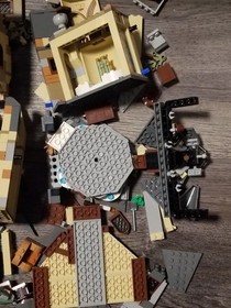 LEGO Harry Potter Hogwarts Castle & 8 Minifigures Set Missing parts Please View 