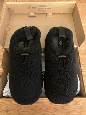 UGG Plushy Slip On Slippers Womens 9 Black Cozy Faux Shearling Lined Low Top