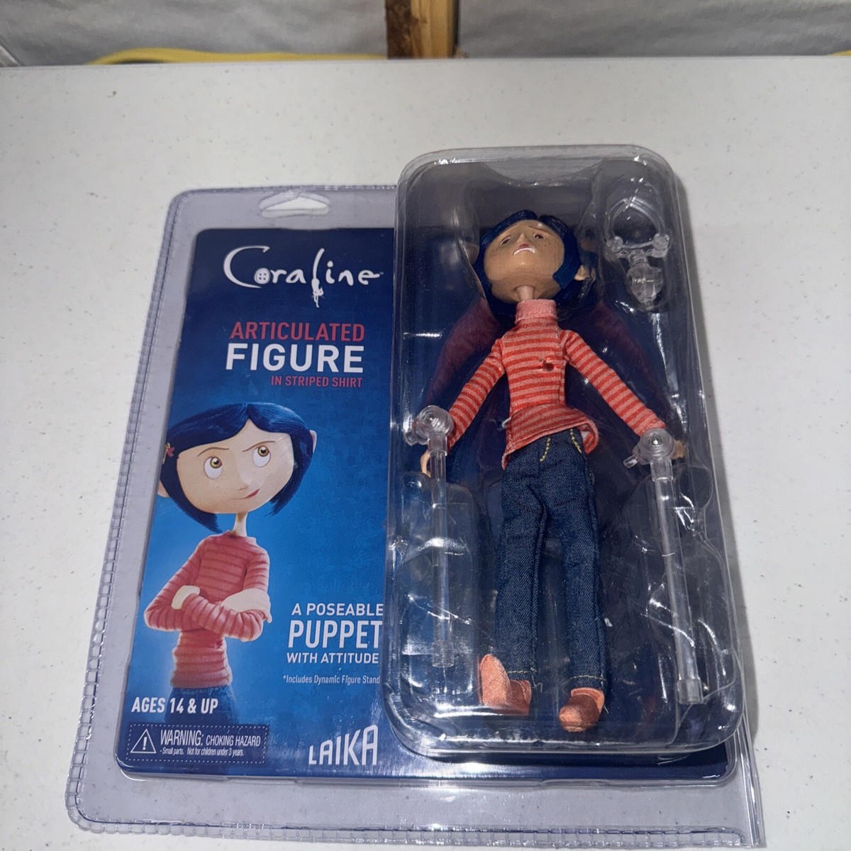 Action Figure Neca Laika Coraline With Raincoat Boots Neca/Laika