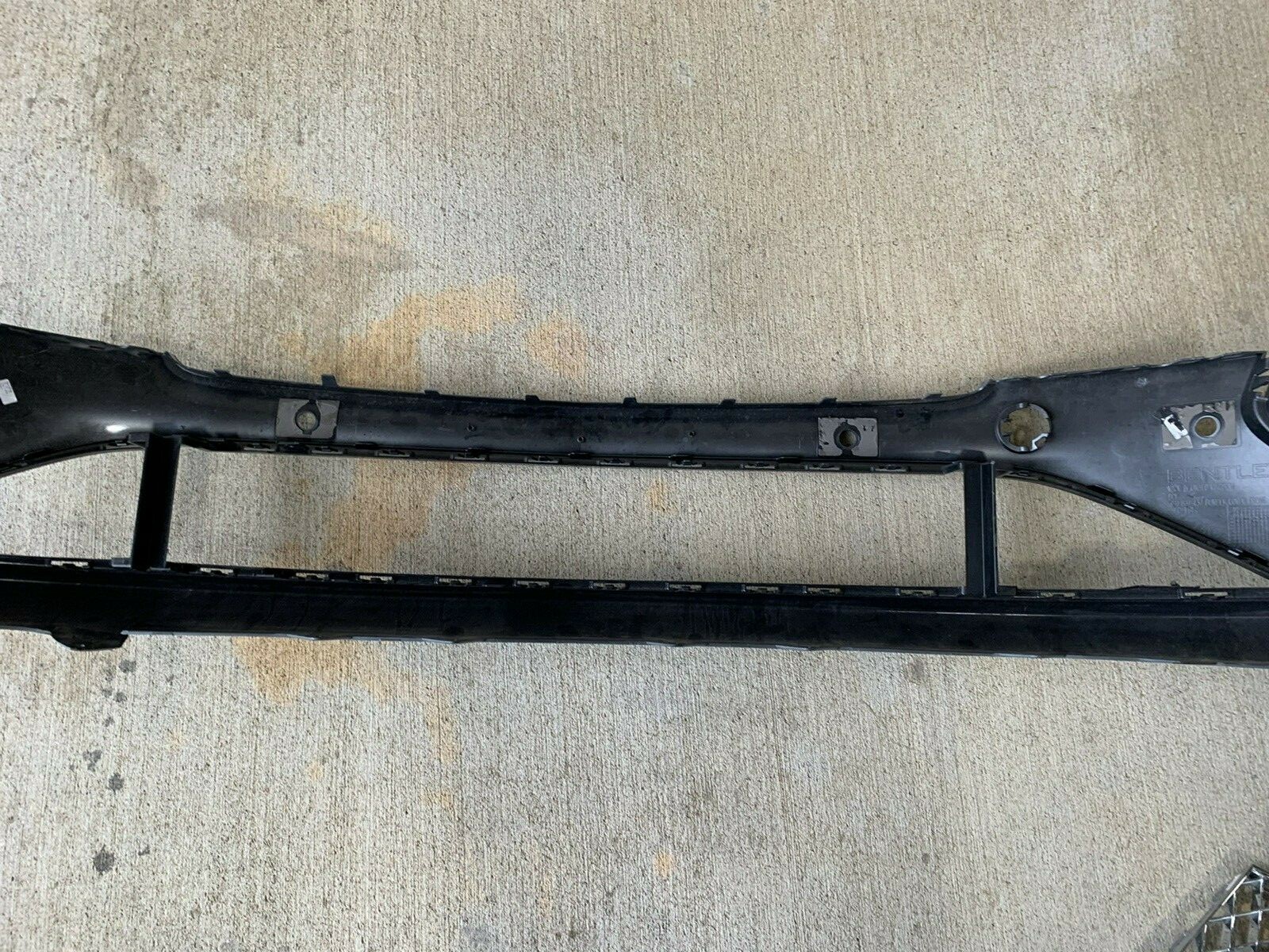 BENTLEY CONTINENTAL GT FRONT BUMPER WITH GRILLS 2020 OEM - NICE!!!