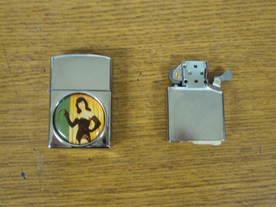 Vintage P.I.I. Encendedor Clásico Sado Látigo Dama Raro Rara vez Visto Foto 4 de 4