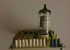 Vintage Elektronenr&ouml;hre auf Versuchsplatine &ndash; Lehrmodul / R&ouml;hrentechnik / Labor