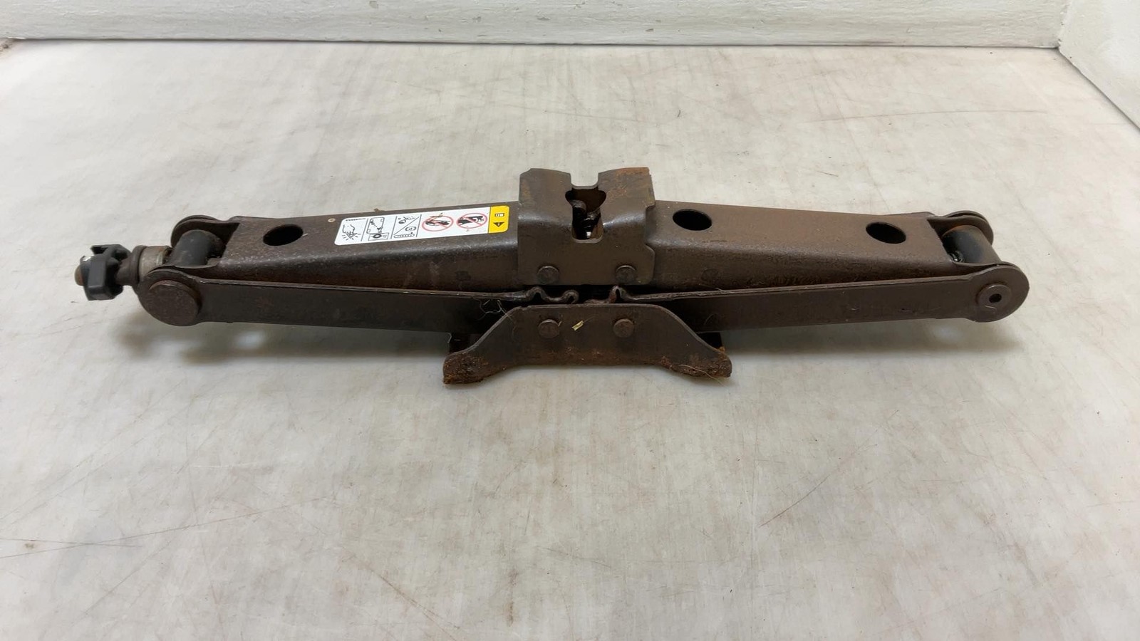 Jeep JK Wrangler OEM Rear Spare Tire Jack with Tools Assembly 2007-2017 074079