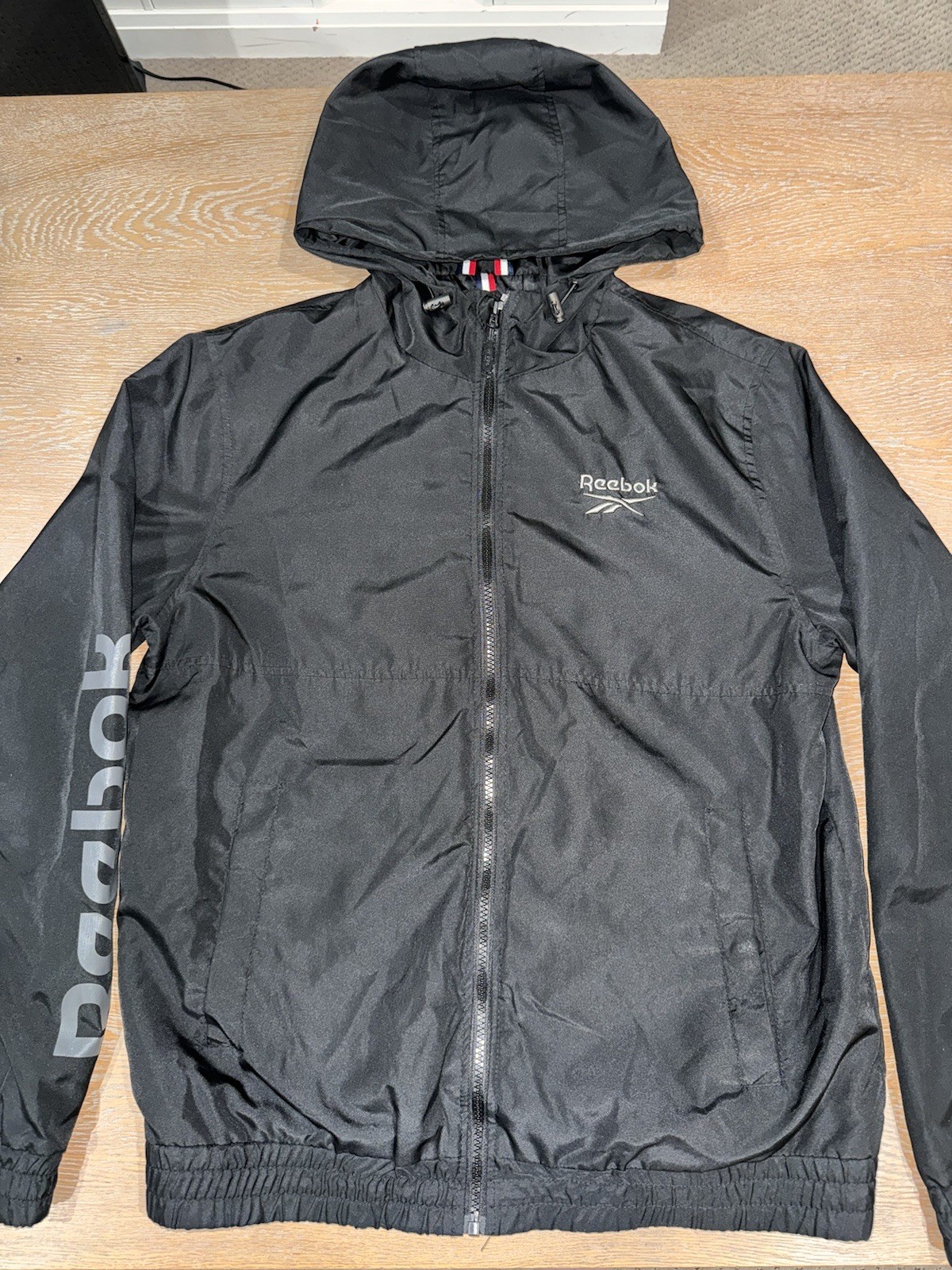 REEBOK Mens Windbreaker Jacket Black MEDIUM Full Zip Hoodie Lined Embroidered