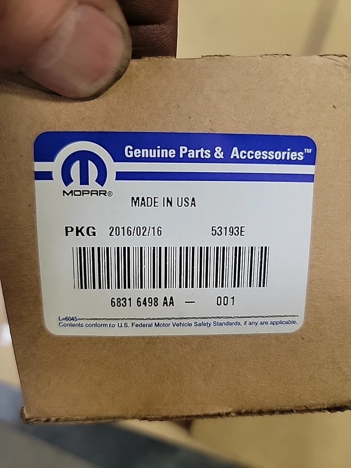 Kit de pastillas de freno de disco delanteras originales Mopar 2016-2017 Dodge Dart 68316498AA Foto 2 de 2