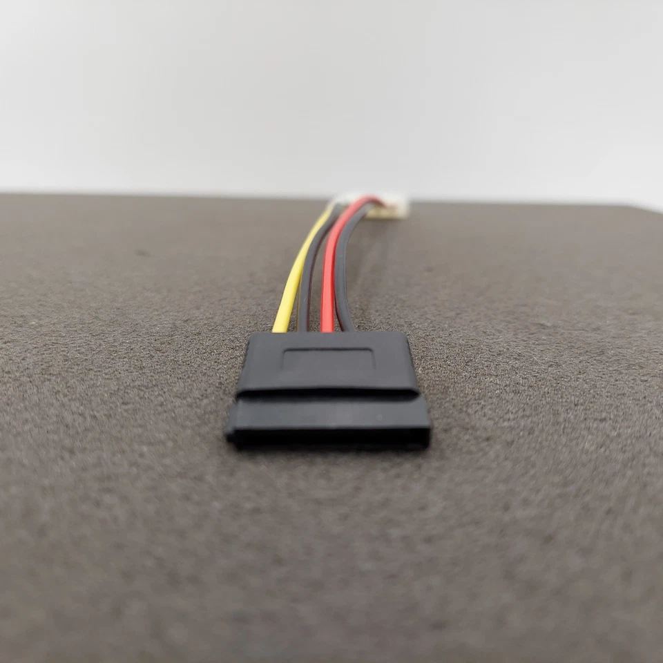 LOT OF 50 SATA Power Female to Molex Male Adapter Converter Cable - Image 4 of 4