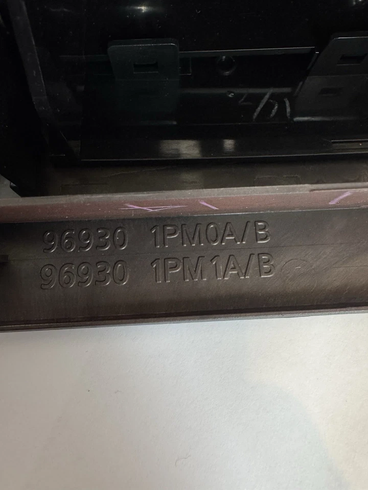 Infiniti Q70L 2015-2019 consola central trasera ventilación de aire con cenicero OEM Foto 4 de 4