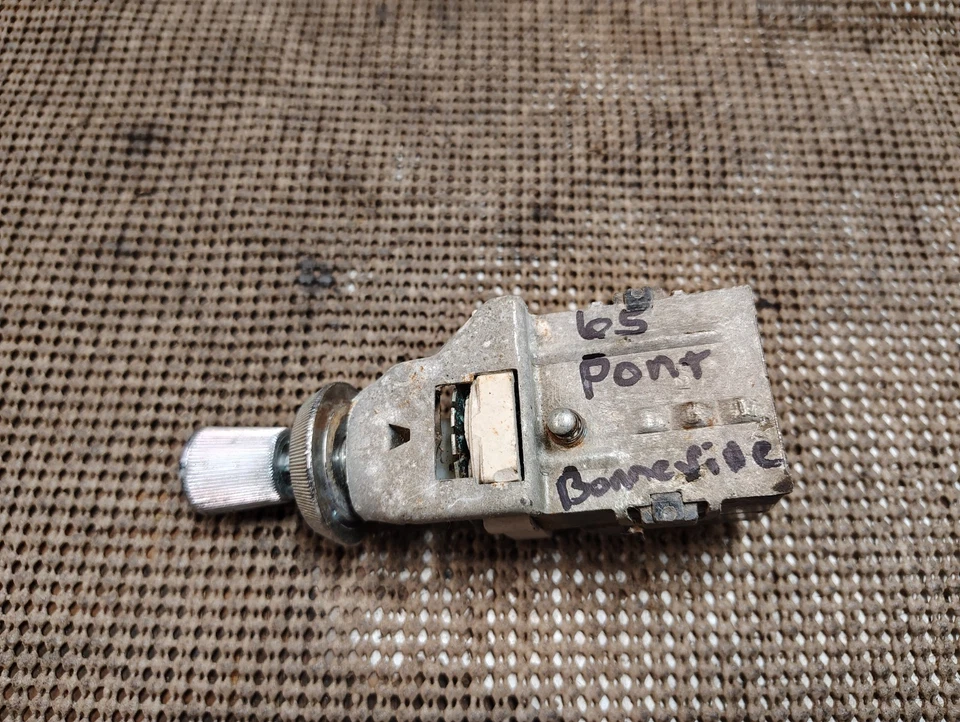 1965 Pontiac Catalina Ventura 2 + 2 Bonneville Grand Prix OEM Headlight Switch - Image 4 of 4