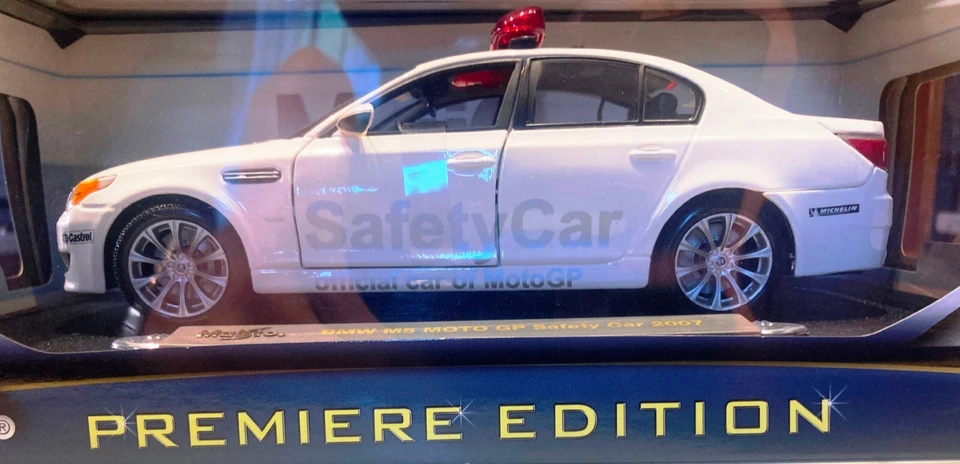 raro BMW M5 Moto GP Safety car 2007 1/18 1:18 MAISTO PREMIERE EDITION  - Imagem 2 de 4