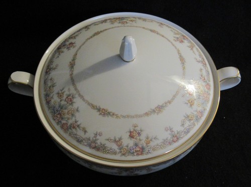NORITAKE GALLERY COVERED VEGETABLE BOWL - Picture 2 of 4