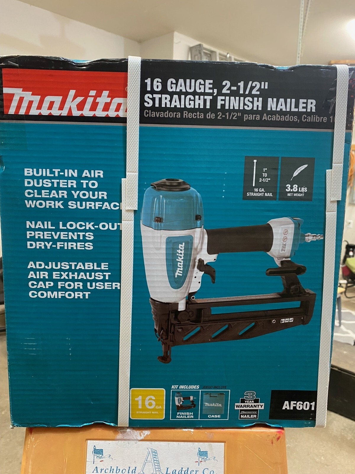 NEW IN BOX Makita AF601 16 Gauge Straight 2.5" Pneumatic Finish Nailer