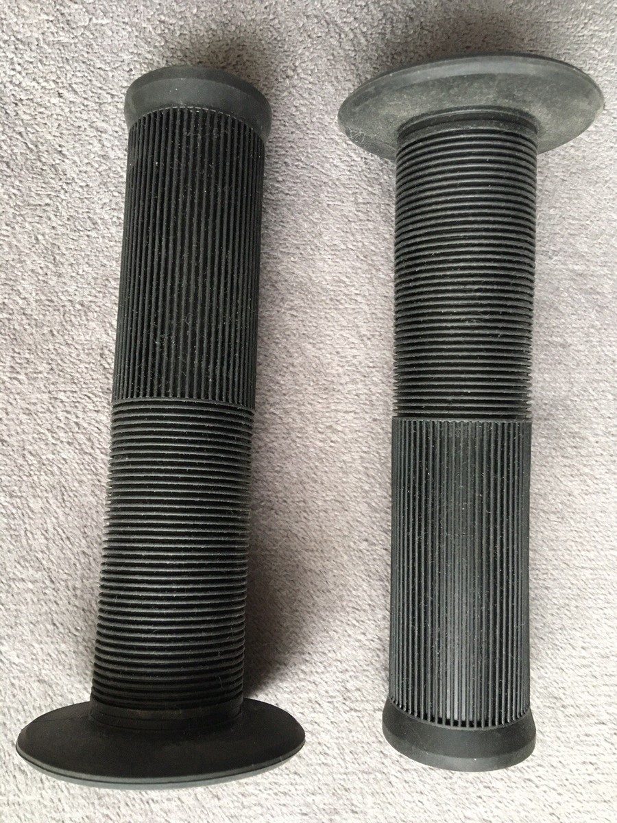 HALFORDS Handle Bars PAIR of Rubber Grips Bicycle Mountain Bike