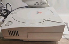 SEGA Dreamcast Console White HKT-3000 Console w/ 2 Controllers Powers On