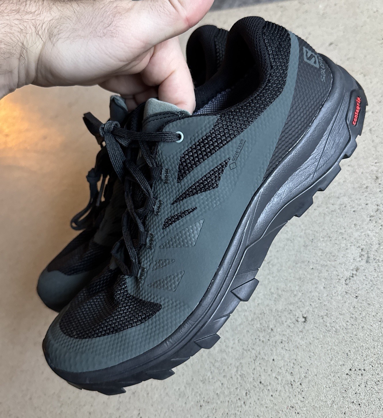 Salomon Men’s Gore-Tex Sneakers Hiking Outline GTX Trail Shoes Sz 9 Black 404771