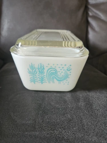 PYREX AMISH BUTTERPRINT Turquoise Rooster 502 Refrigerator Dish W/ Lid 1.5 pt 20