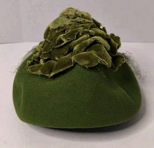 Vintage Abraham & Straus Ladies Green Felt Cap Hat 1950's ? CLASSY